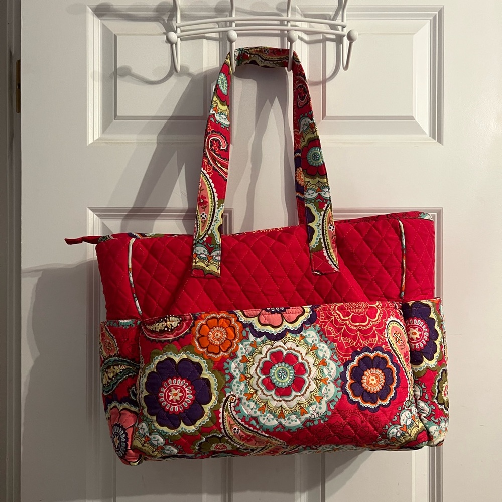 Cute duffel bag. Similar to Vera Bradley designs.